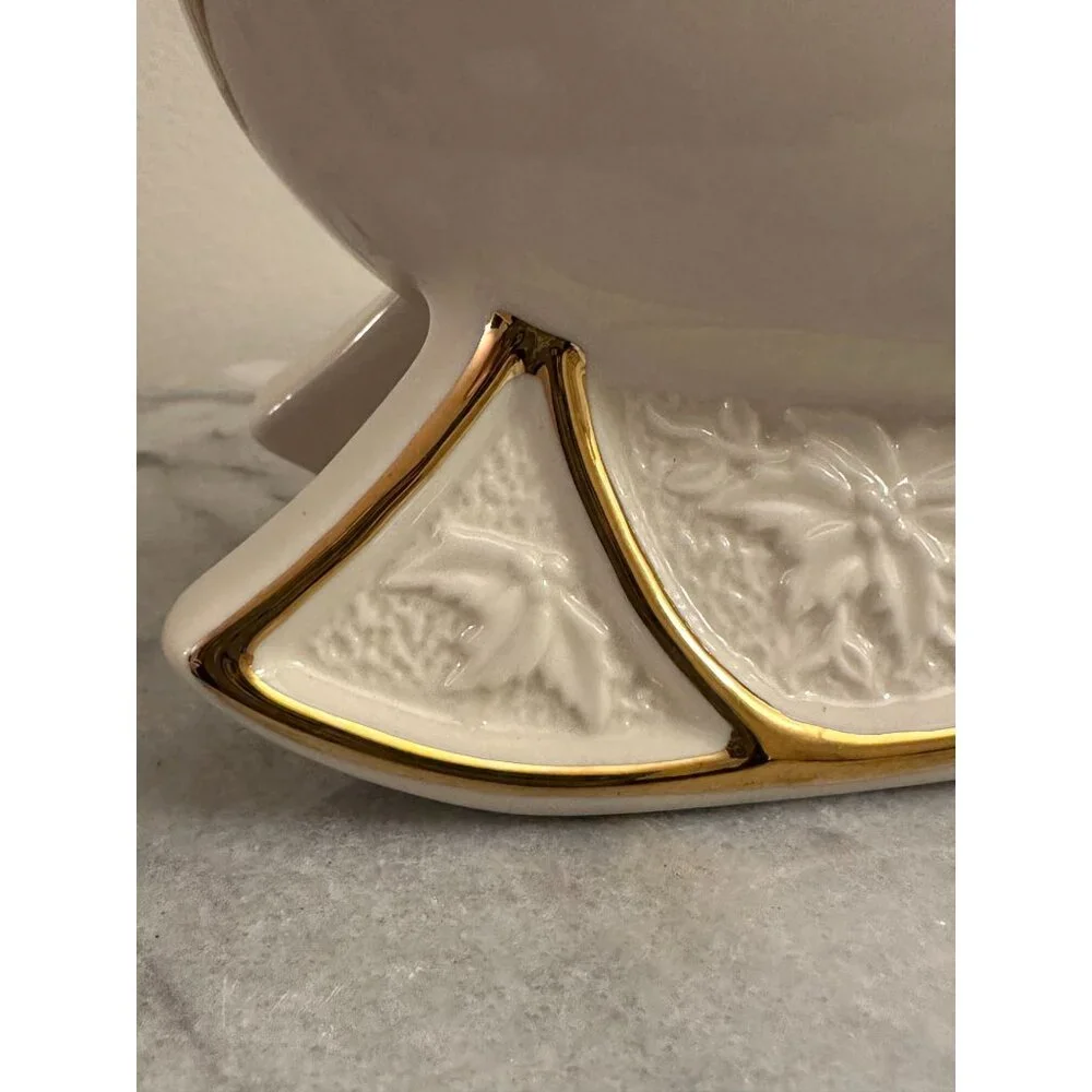 Mikasa Fine Porcelain Holly Sleigh Centerpiece KT410– New in‎ Box